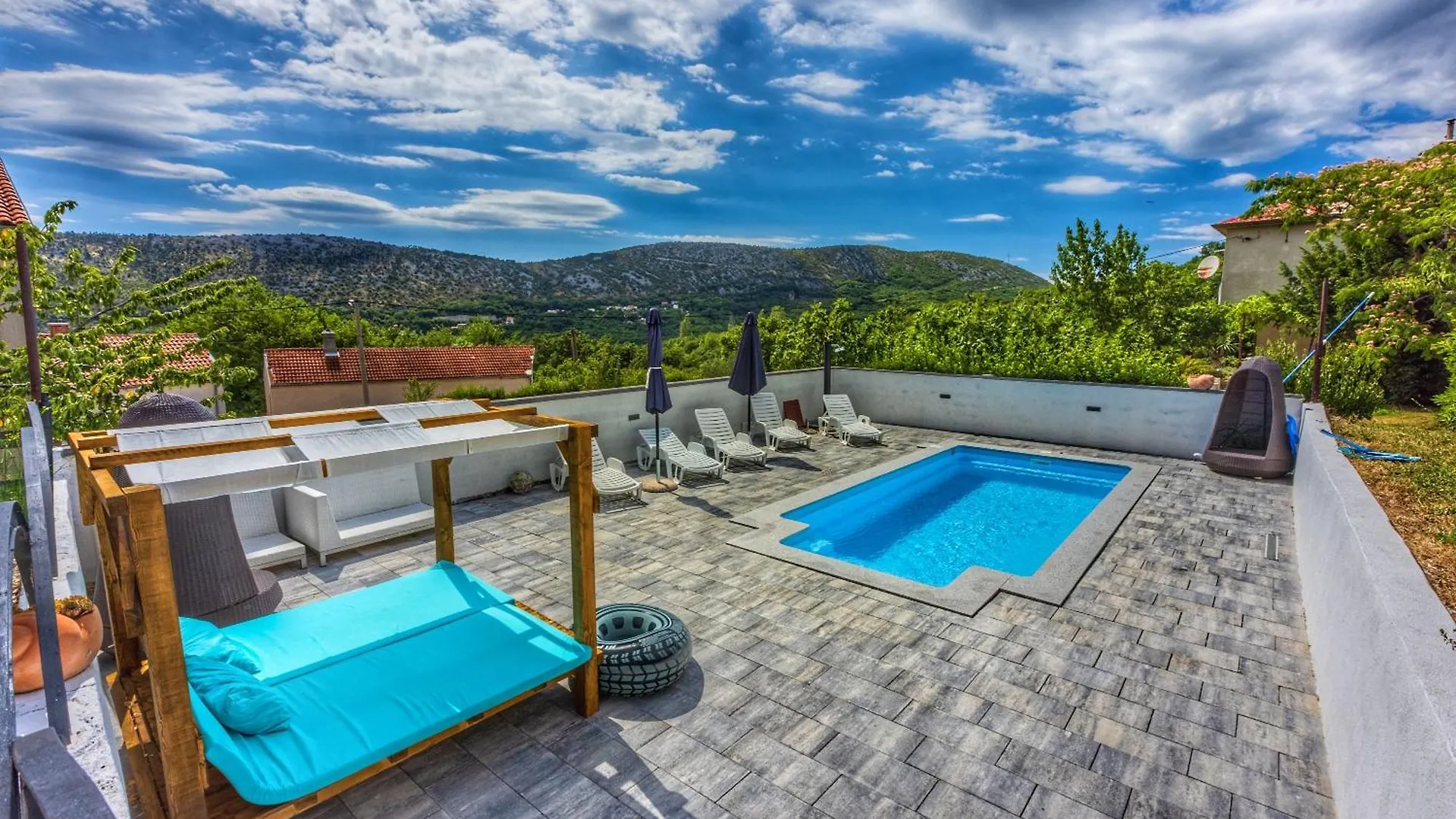 As Apartments With Swimming Pool And A Large Yard Bribir  Croazia